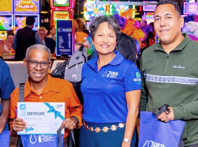 WEB Aruba NV a entrega premio na ganadornan di Soca