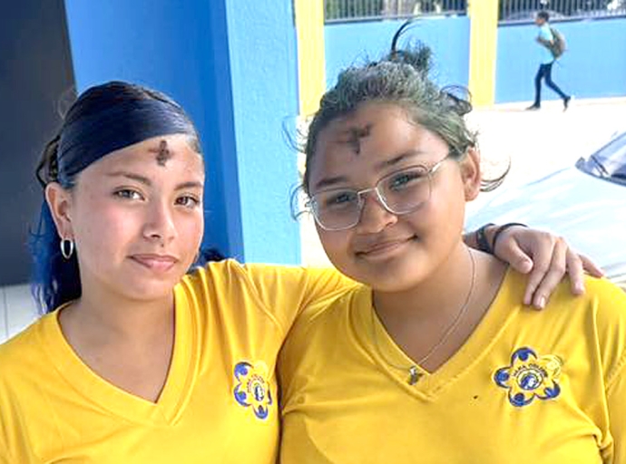 Alumnonan di Maria College na scol cu nan cruz di shinishi