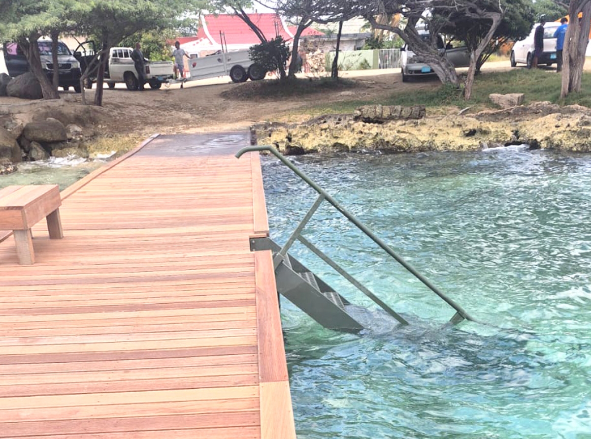 Renobacion di pier dilanti ex-Brisas del Mar na Savaneta oficialmente completa