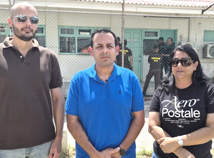 Director di Douane cu decision perhudicando siguridad trahadonan di K9