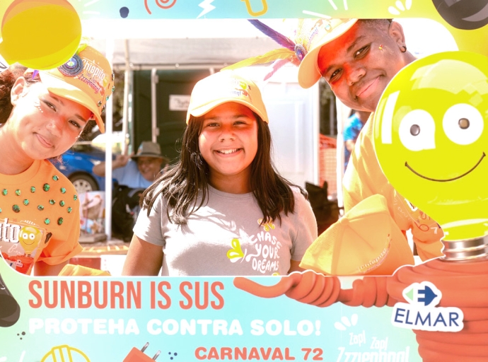 Muchanan a disfruta Parada di Mucha cu nan pechi di Chispito