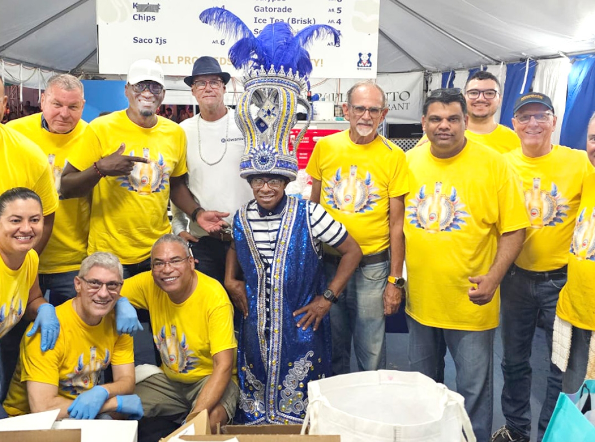 Kiwanis Club of Palm Beach contento cu reaccion di pueblo