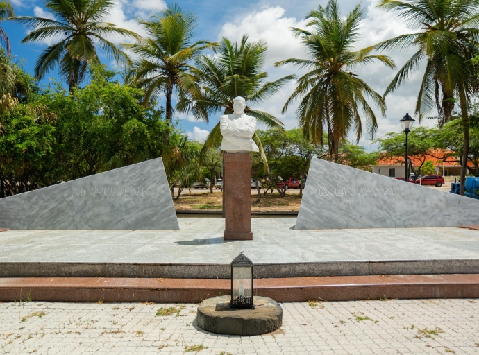 Ceremonia solemne na Plaza 18 di Maart