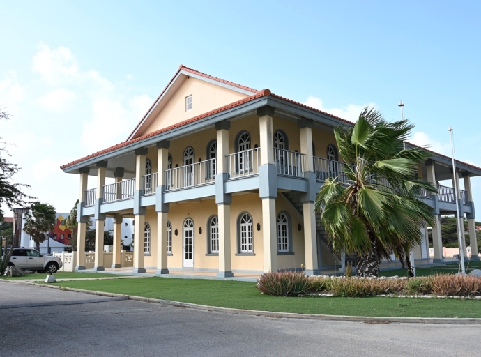 Minister Dowers a ricibi presentacion di concepto di structura nobo pa Ministerio di Husticia