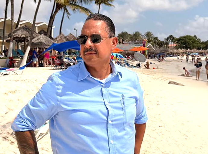 Satisfecho cu gobierno ta duna oido na voz di pueblo pa proteha acceso liber na beachnan