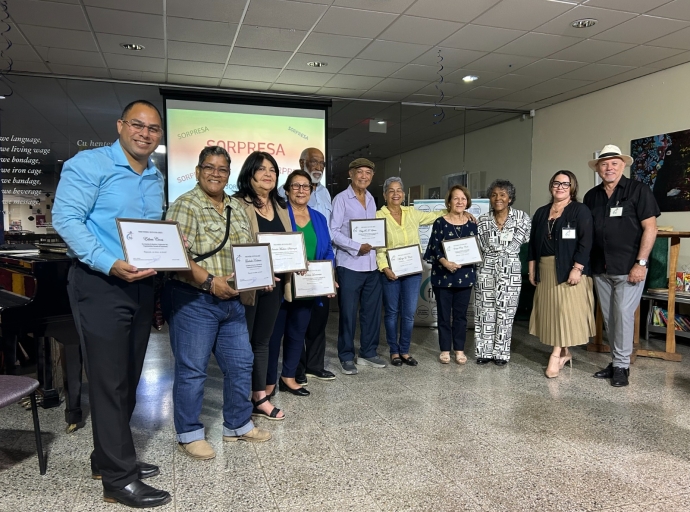 Papiamento no mester ta djis un simbolo of adorno di temporada