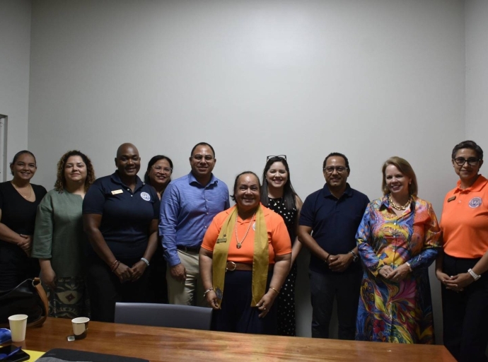 Encuentro Exitoso di Soroptimist International Club of Aruba cu diferente profesional y organisacion