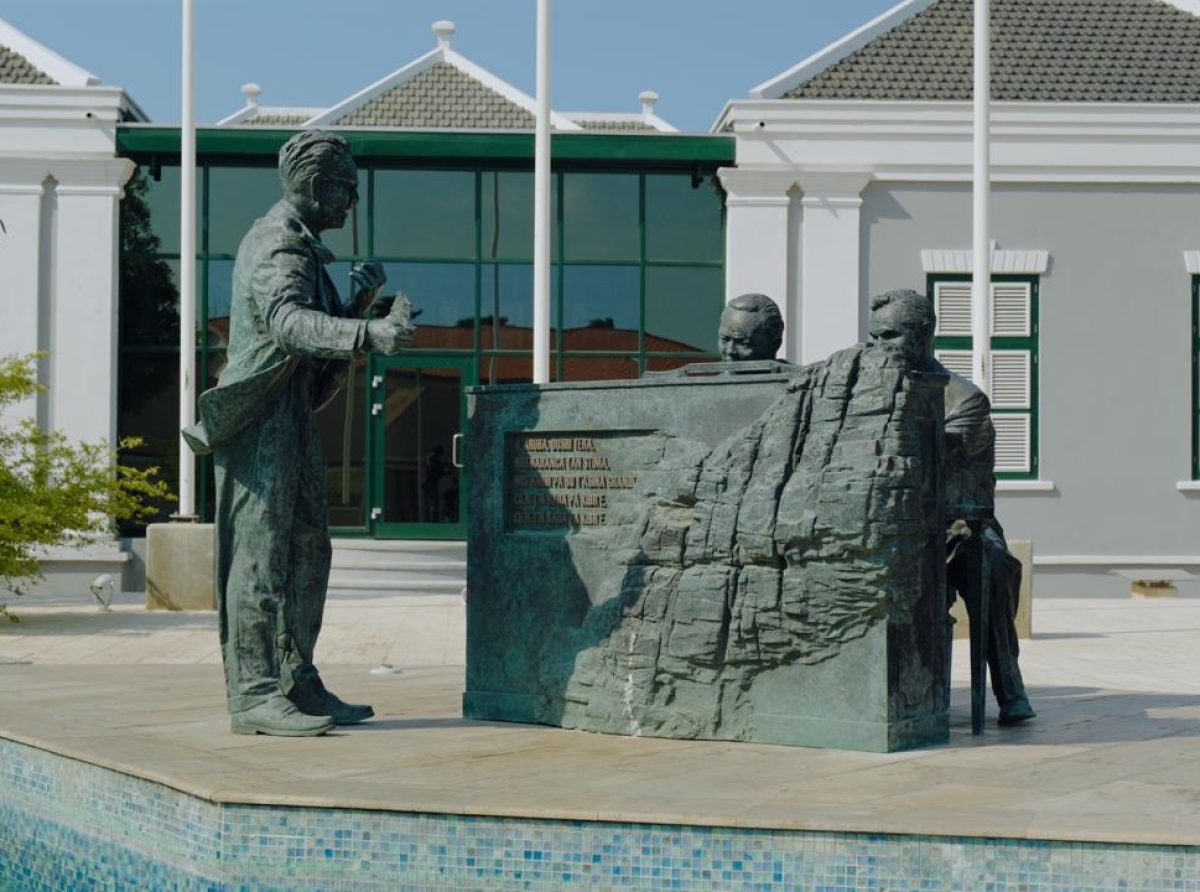  “Aruba Dushi Tera” como bos di identidad y union