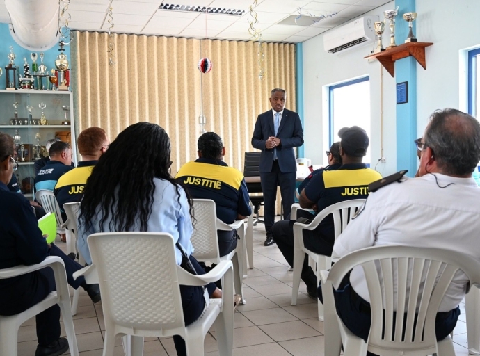 Personal di KIA ta sigui cumpli cu nan responsabilidad den un ambiente insigur