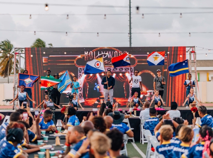 Aruba a luci durante bunita apertura di Weganan Interinsular na Bonaire