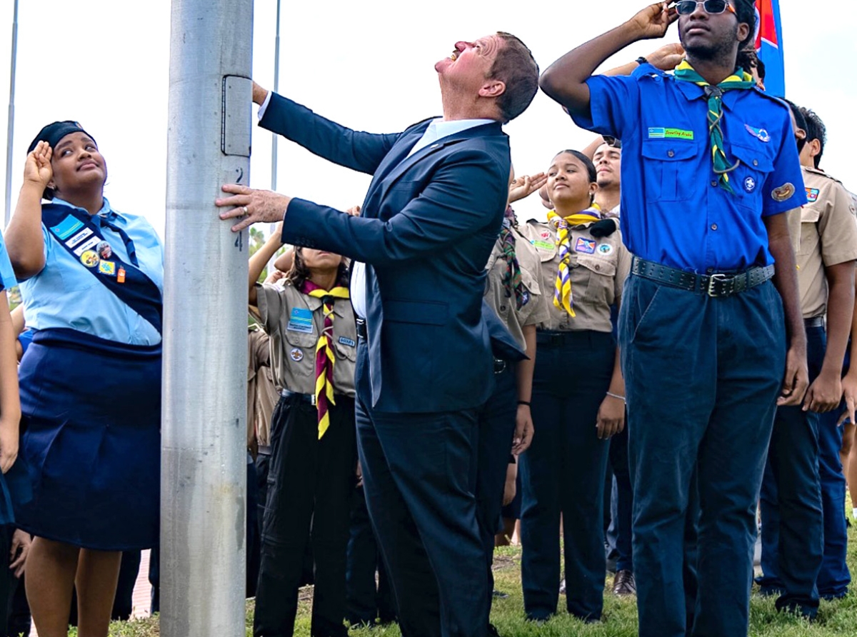 Hisamento di Bandera a marca comienzo oficial 40 aña Status Aparte y 50 aña Himno y Bandera