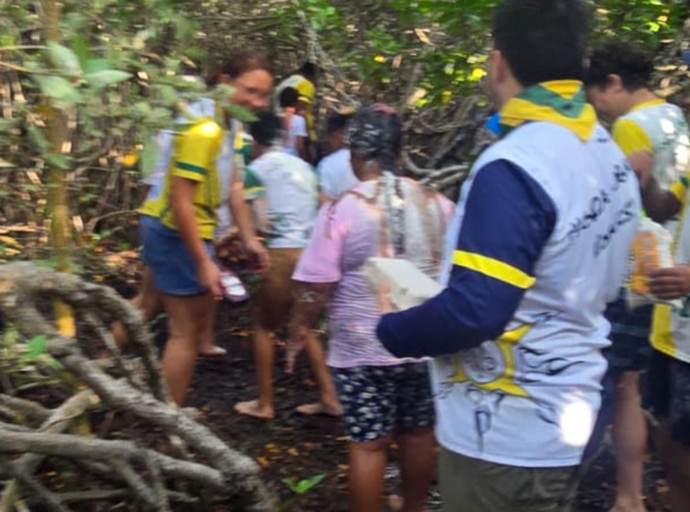 Na un manera dibertido y special, scoutnan a pasa over pa e siguiente grupo