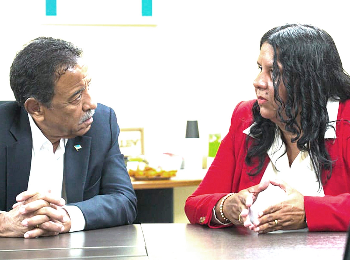 Minister cu bishita oficial na Bureau Interne Diensten