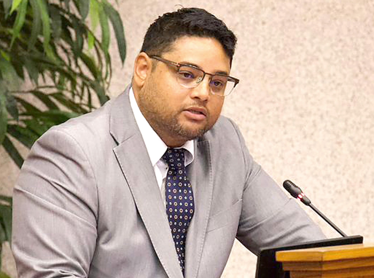 John Hart a habri debate di vivienda cu gobierno den Parlamento