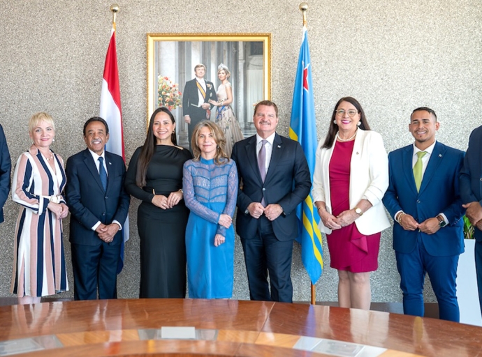 Milly Schwengle a huramenta como Minister Plenipotenciario