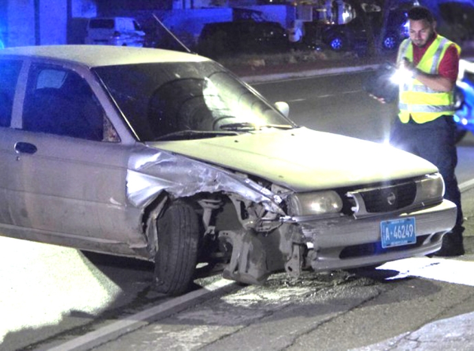 Accident fuerte entre auto y motorcycle na Ponton