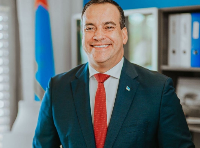 Minister Geoffrey Wever ta anuncia destaho publico pa desaroyo di FinTech pa Aruba