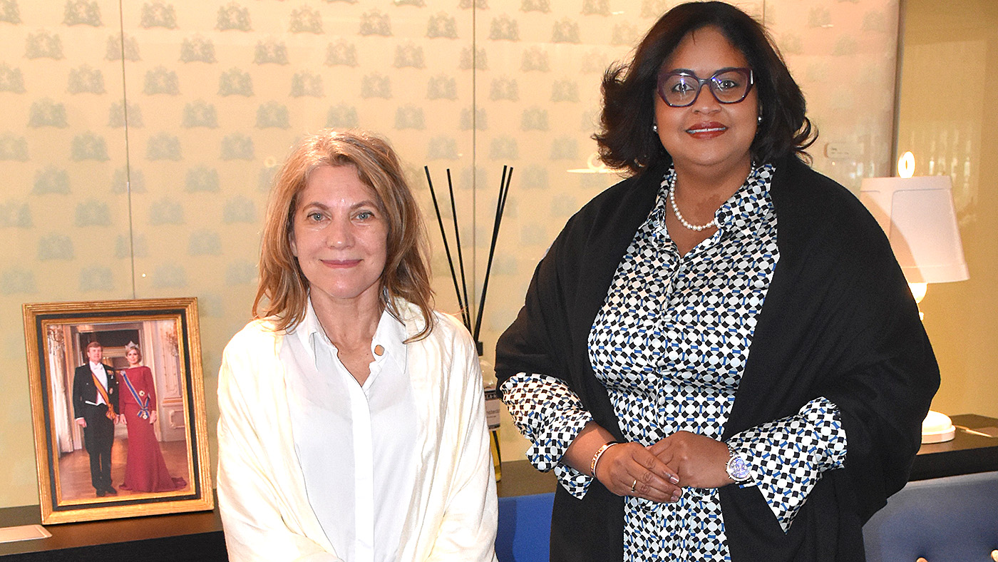 Minister Plenipotenciario Mildred Schwengle a yega Hulanda