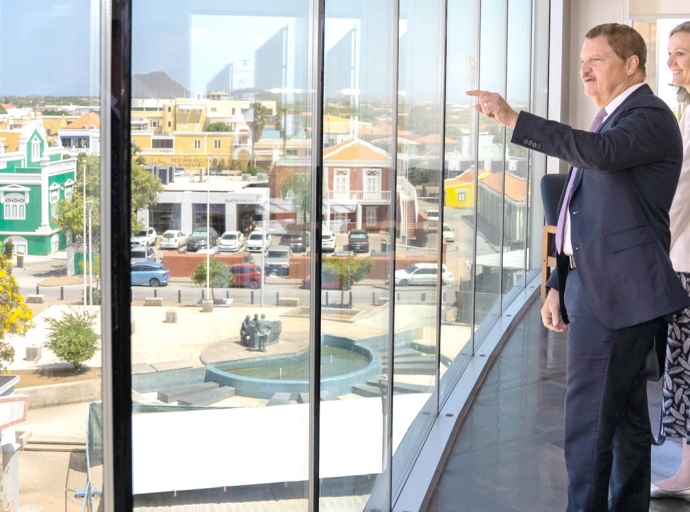 Representante Permanente di Reino na Nacionnan Uni a conclui su prome bishita exitoso na Aruba