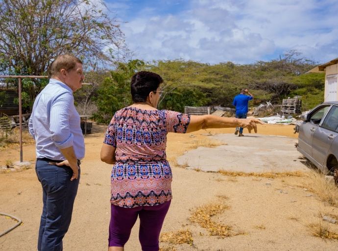 Accion den Bario cu Premier Mike Eman na Tanki Leendert y Paraguana