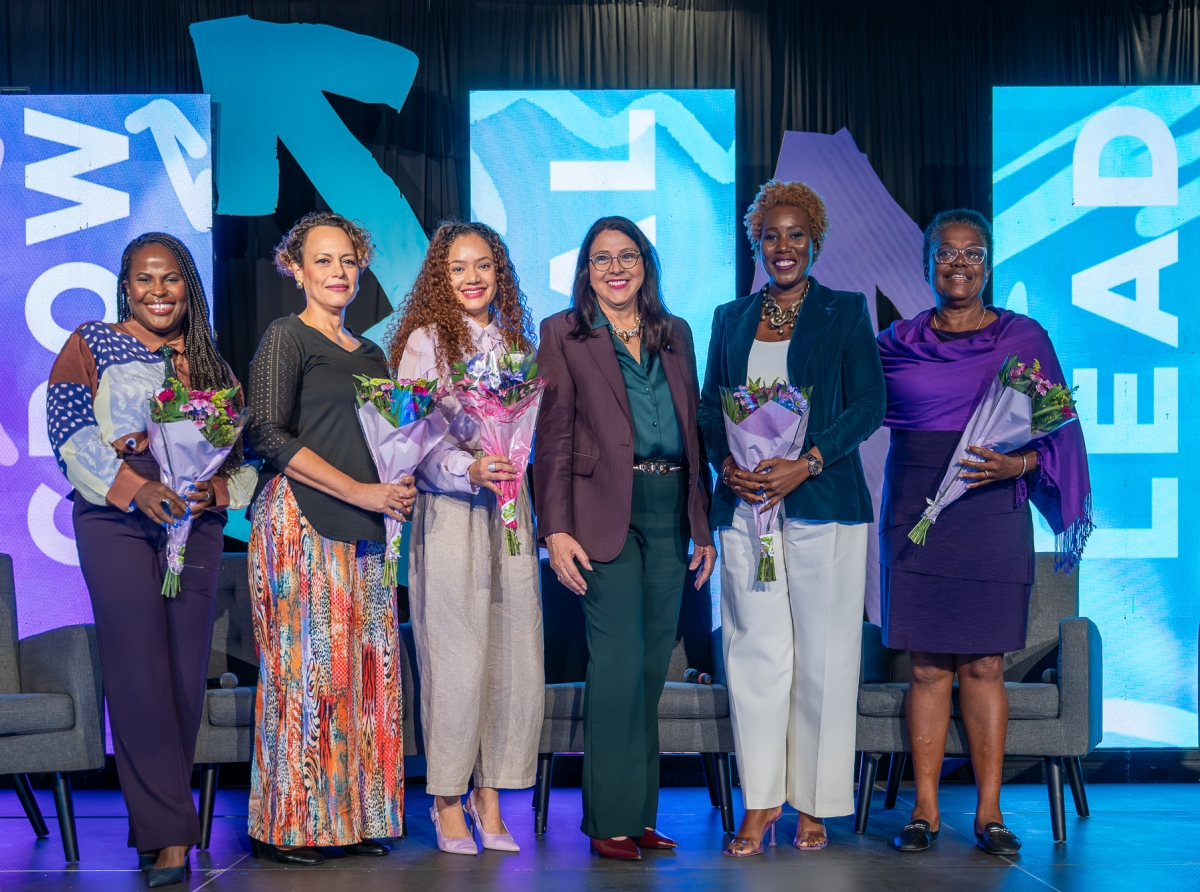 Conferencia “Women in Transformation” a inspira dialogo riba crecemento, sanacion y liderazgo