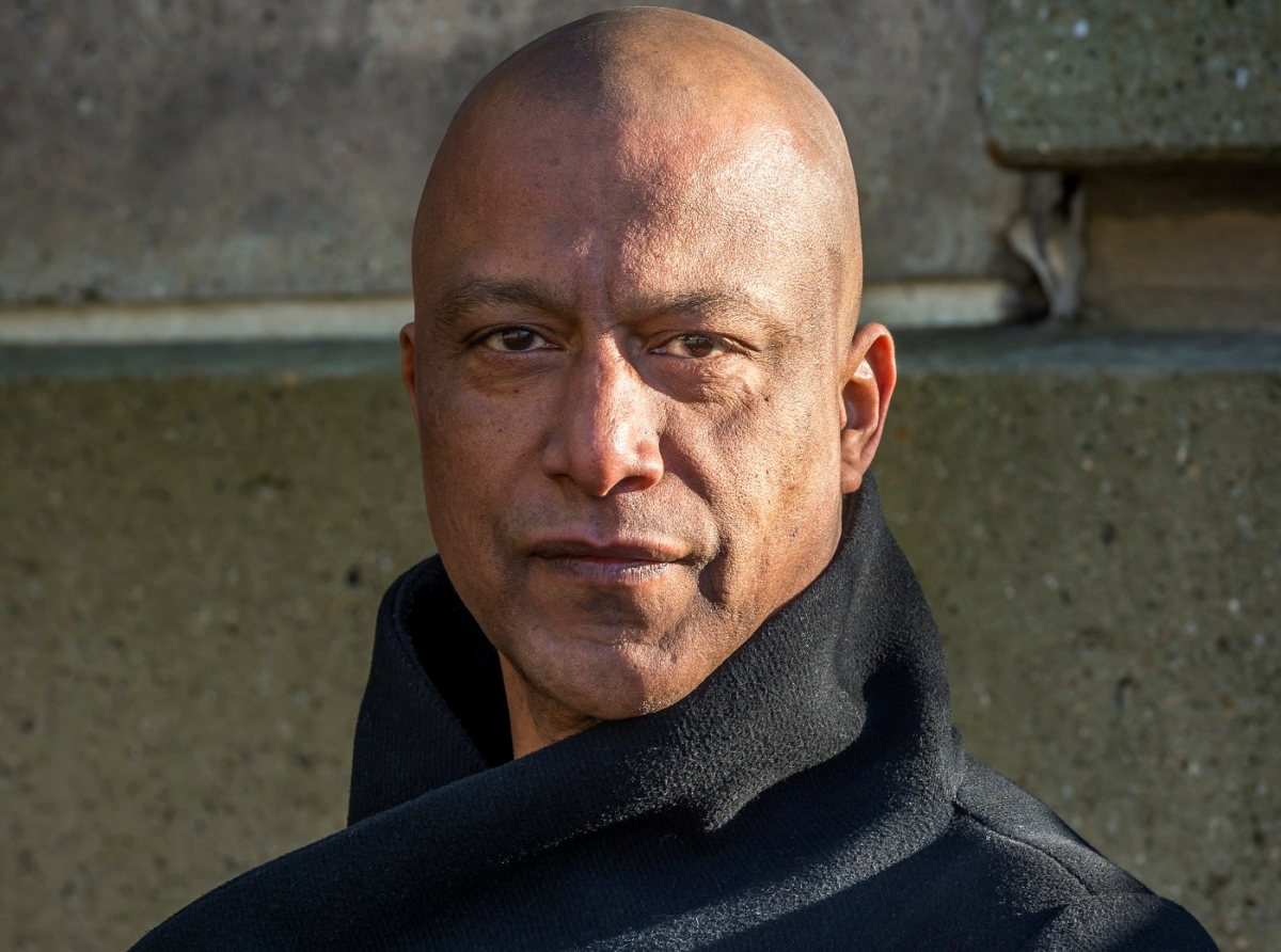 Autor Julien Ignacio ta presenta storia ‘Radio Gaga’ na Papiamento