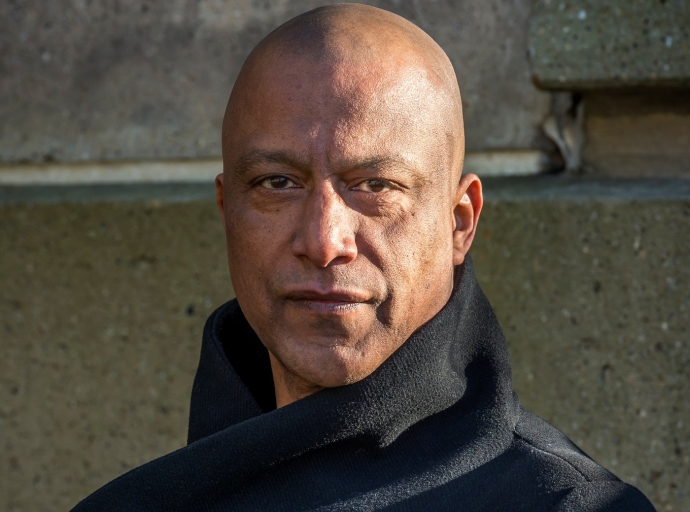 Autor Julien Ignacio ta presenta storia ‘Radio Gaga’ na Papiamento