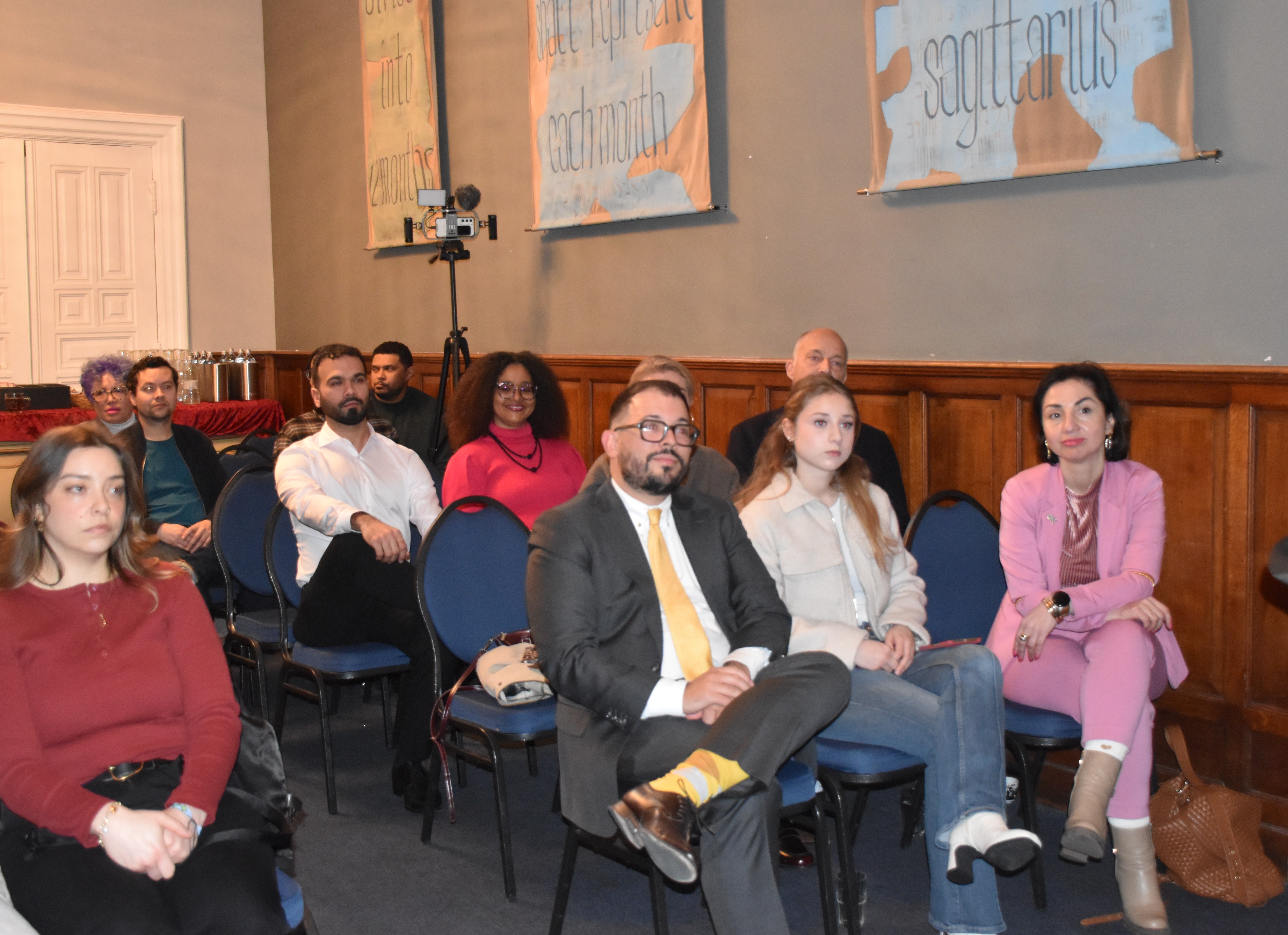 Exitoso Politiek Café organisa pa Gabinete di Aruba