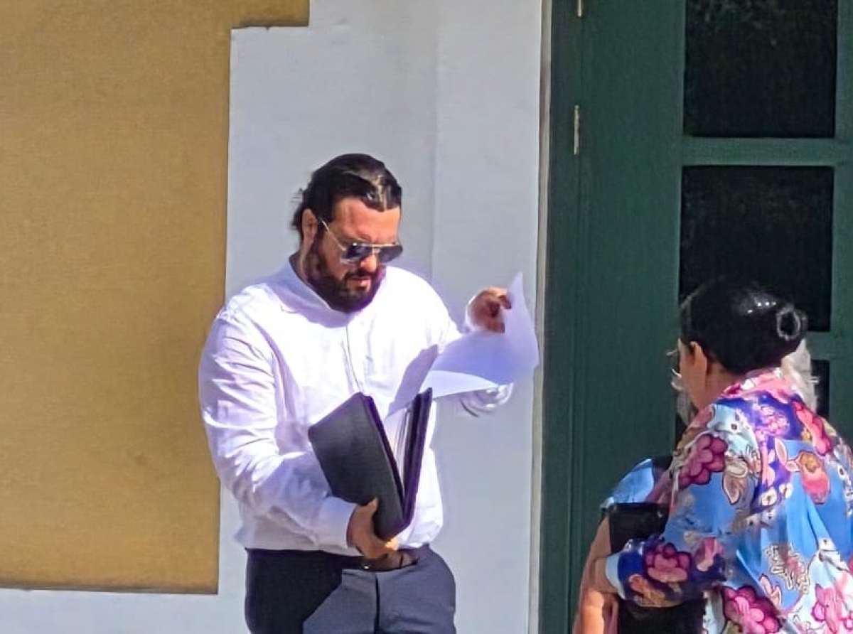 Despues di a wordo suspendi di su trabao na Augustus 2025 pa un facebook post