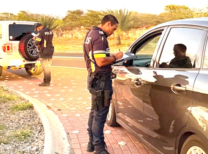 Diasabra anochi a gara automobilista moviendo 170 km/h