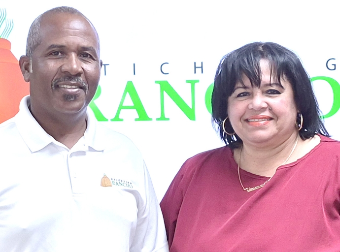 Careda di Boto Miniatura riba Himno Bandera na Governor’s Beach