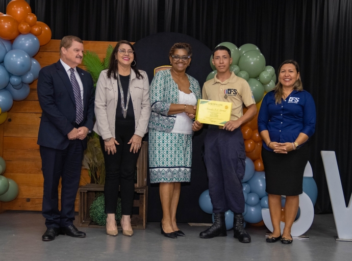 Trayecto di disciplina y oportunidad y e momento bunita di graduacion di Formacion Social