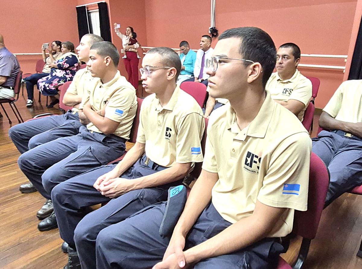 Minister Wyatt-Ras a felicita e tres hobennan di SVT-19 cu a conclui nan trayecto cu exito