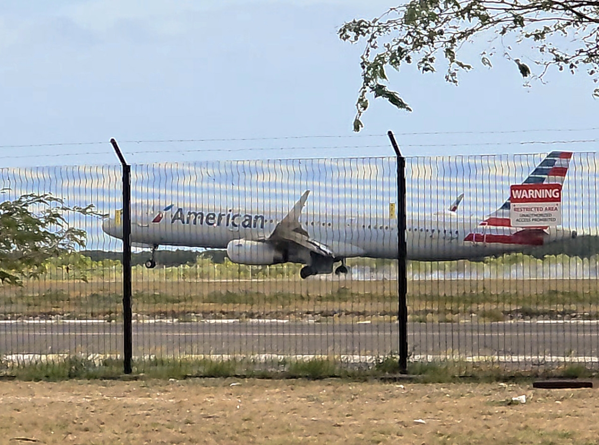 Airbus di American Airlines a sufri un ‘Tail strike’ ora di lanta vuelo na Aruba