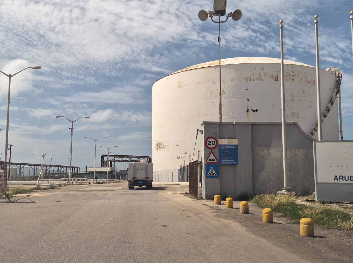 Aruba a comete un eror grandi door di no mantene instalacionnan di refineria