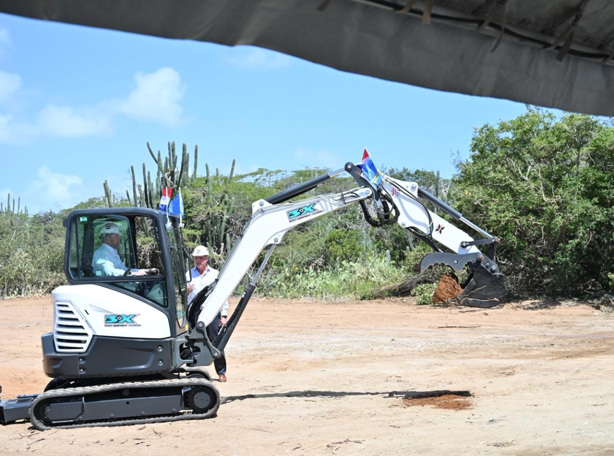 Rey Willem-Alexander a presencia inicio di construccion di ‘Warm-up Pool’ na Piscina Olimpico Roly Bisslik