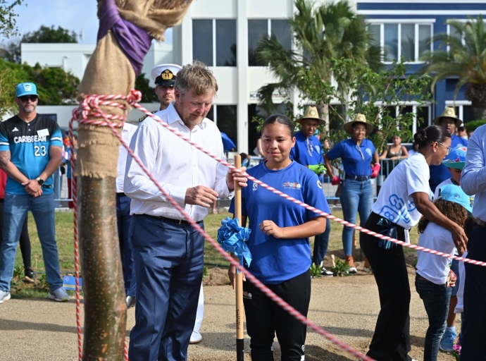 Rey Willem-Alexander a planta un Pal’i Sia Cora na honor di naturalesa y medio ambiente