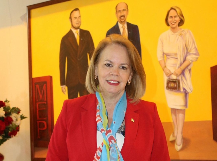 Evelyn a reconoce e rol di Eman, pero Mike no a reconoce rol di Betico