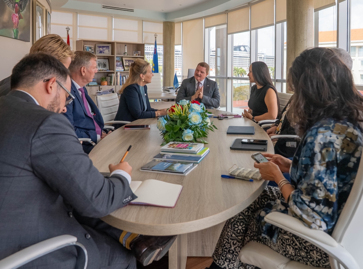Director General di Relacionnan di Reino a elogia cooperacion duradero cu Aruba durante bishita oficial
