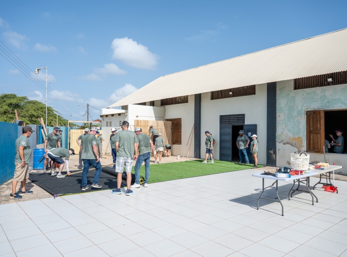 Aruba Convention Bureau ta lansa prome proyecto di CSR di 2026 hunto cu un grupo di huesped