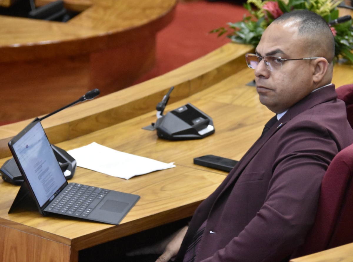  “Parlamento a silencia gremionan y ta pone autonomia di Aruba na riesgo”