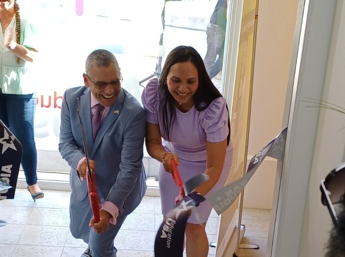 Apertura di oficina ‘Ban Studia y EducationUSA’