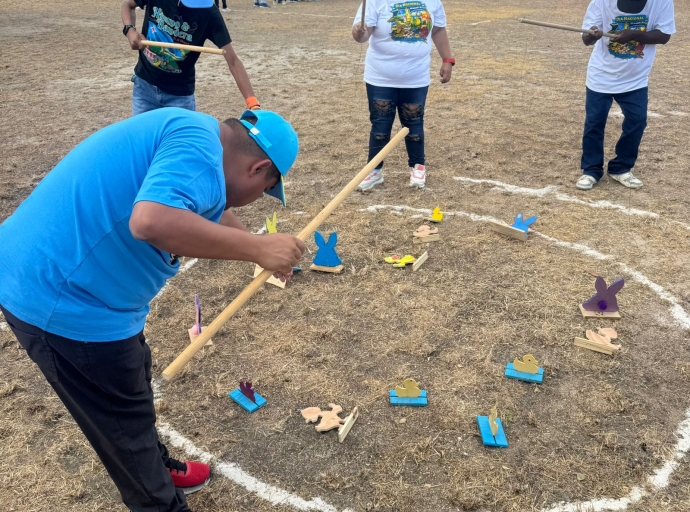 Pasadia Briyo di Solo a celebra Dia Nacional na un manera unico den bustrip