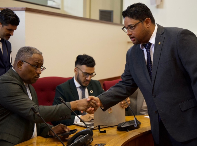    Comision Parlamentario di Husticia ta reuni cu Minister pa trata temanan prioritario