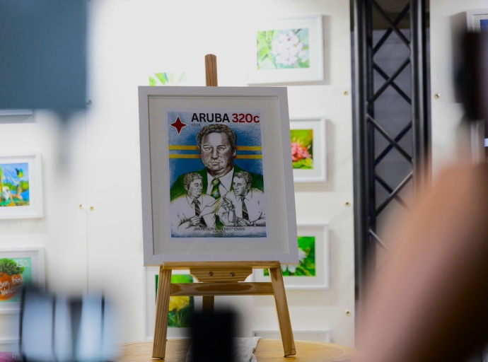 Fraccion di AVP gradicido pa stampia dedica na legado di Henny Eman