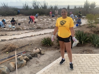 Aruba One Happy Island Lions Club a participa na actividad di limpiesa di laberinto patras di Kapel di Alto Visto