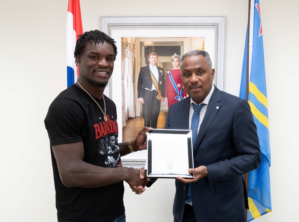 Minister Dowers a duna “The Baba Yaga” Damian Pinas reconocemento