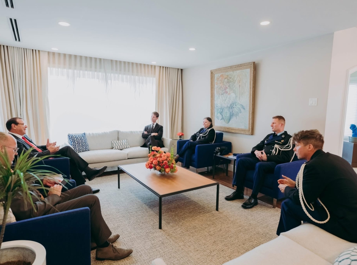 Gobernador Boekhoudt a ricibi Comandante di Koninklijke Marechaussee, luitenant-generaal Annelore Roelofs