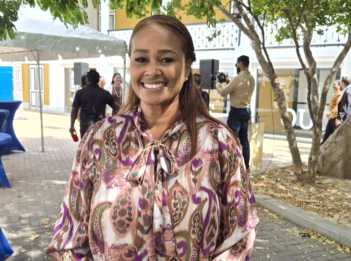 Oficina Ban Studia ta habri oficialmente awe cu un exposicion di scolnan local