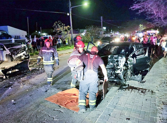 Accident pisa Diasabra anochi riba caminda di Piedra Plat